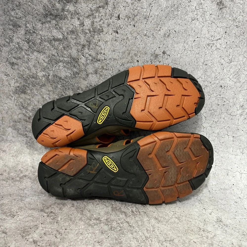 KEEN Clearwater CNX Sandals Mens 9 Brown Water Hiking Outdoor Bungee